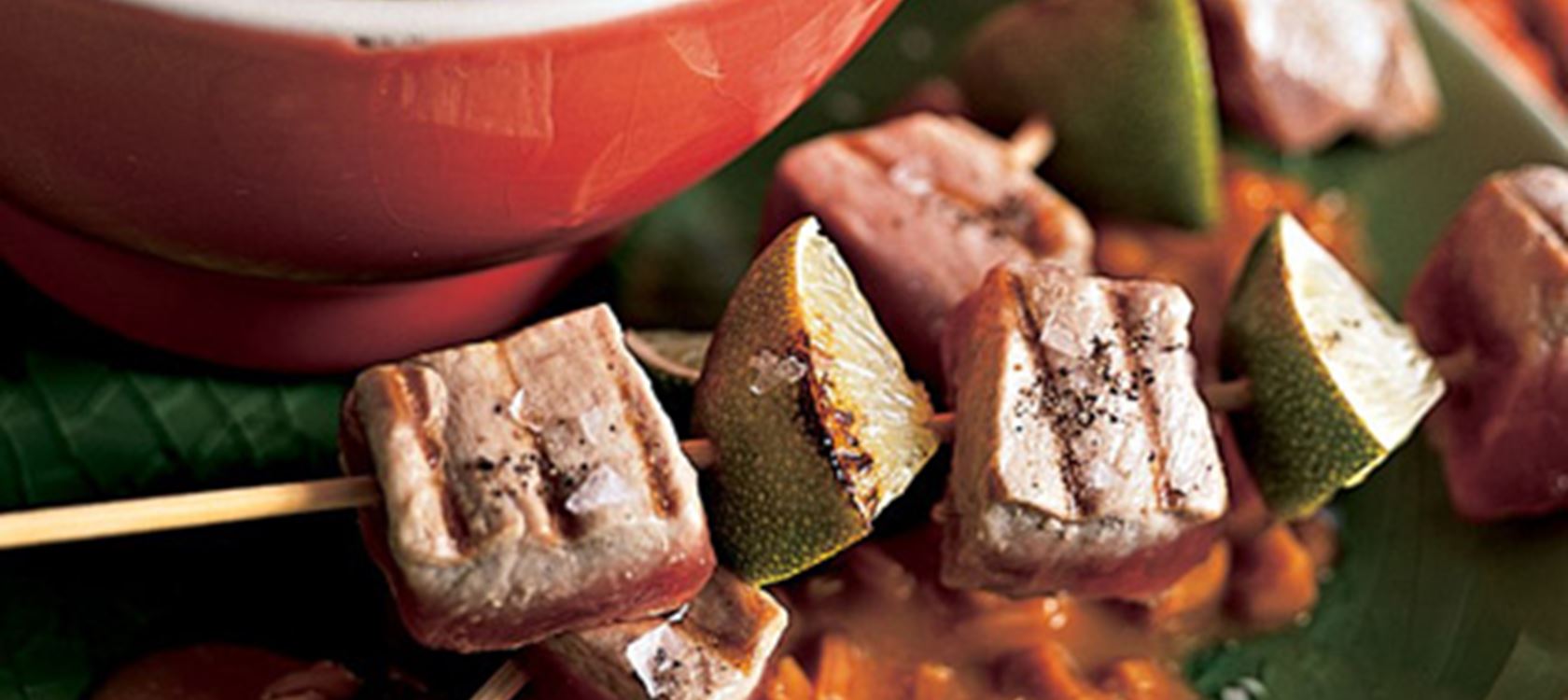 Sauce med salsa til grillet tun