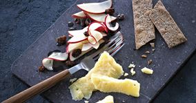 Honning-marinerede æbler til ost
