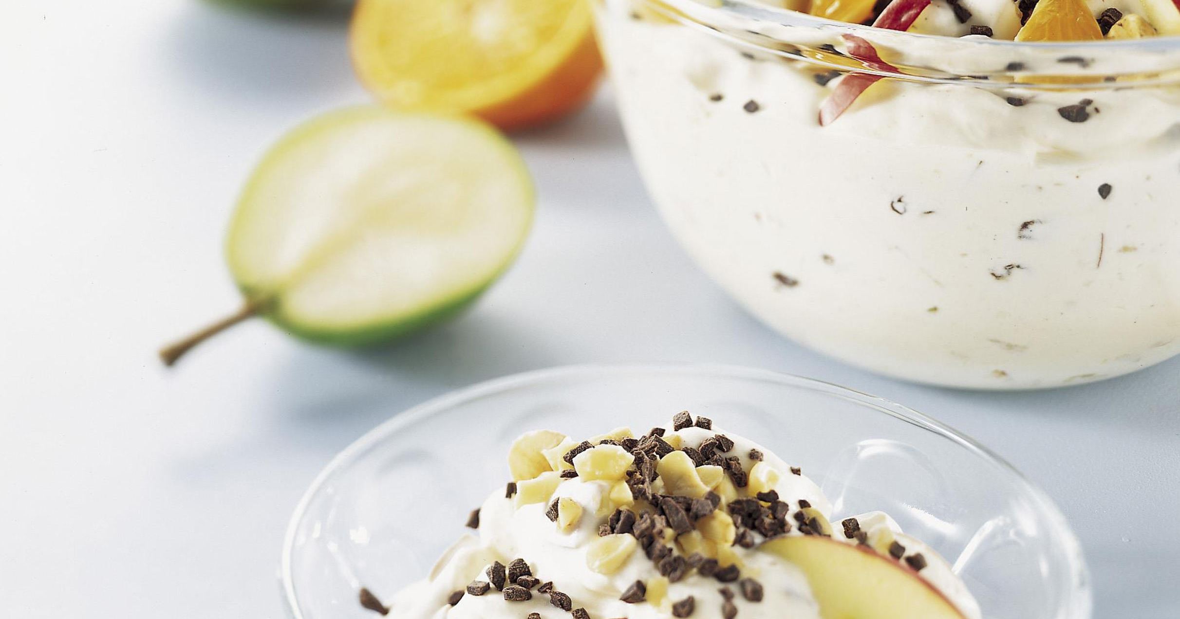 Frugtsalat med yoghurt og fløde
