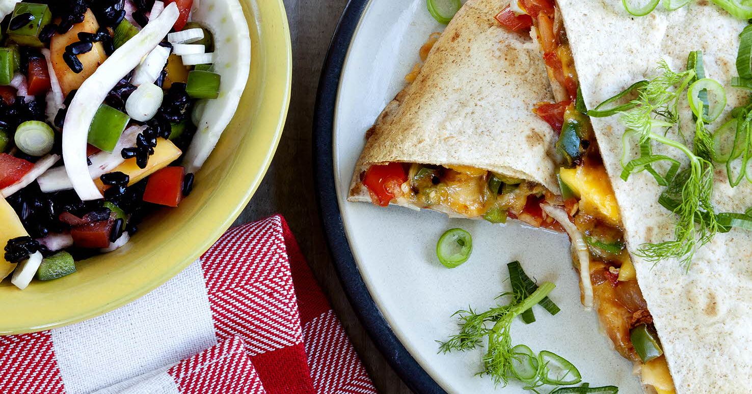 Quesadillas med tomat- og mangosalsa
