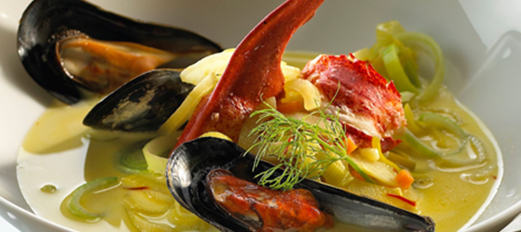 Suppe med hummer og muslinger