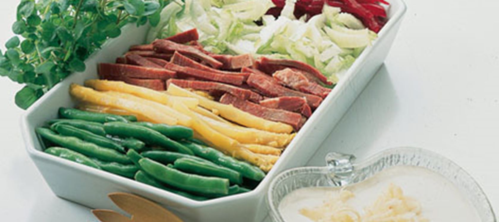 Frokostsalat med peberrodsdressing