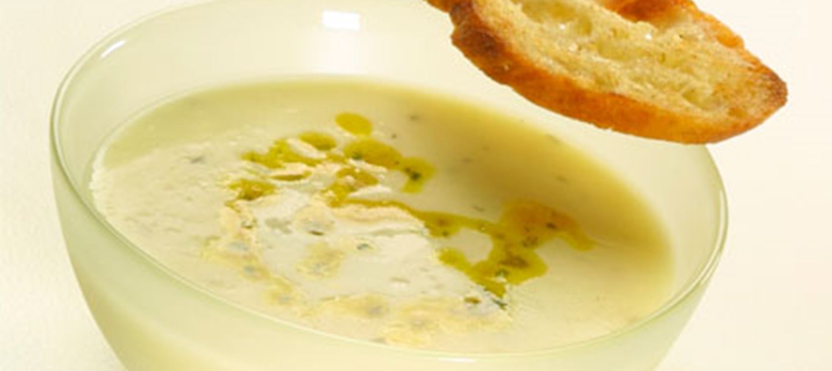 Rodurtesuppe med chili- og limesirup