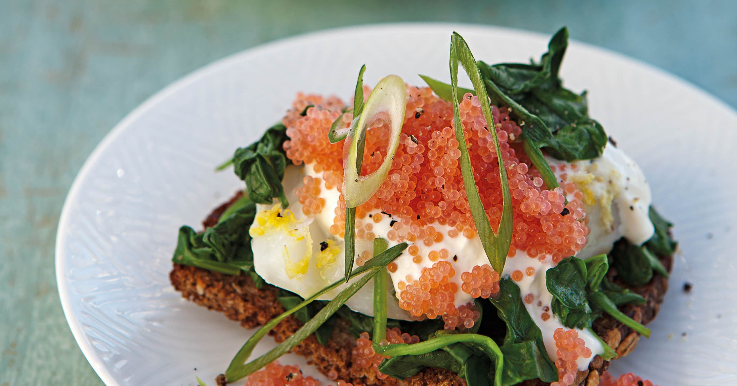 Stenbiderrogn på smørristet rugbrød