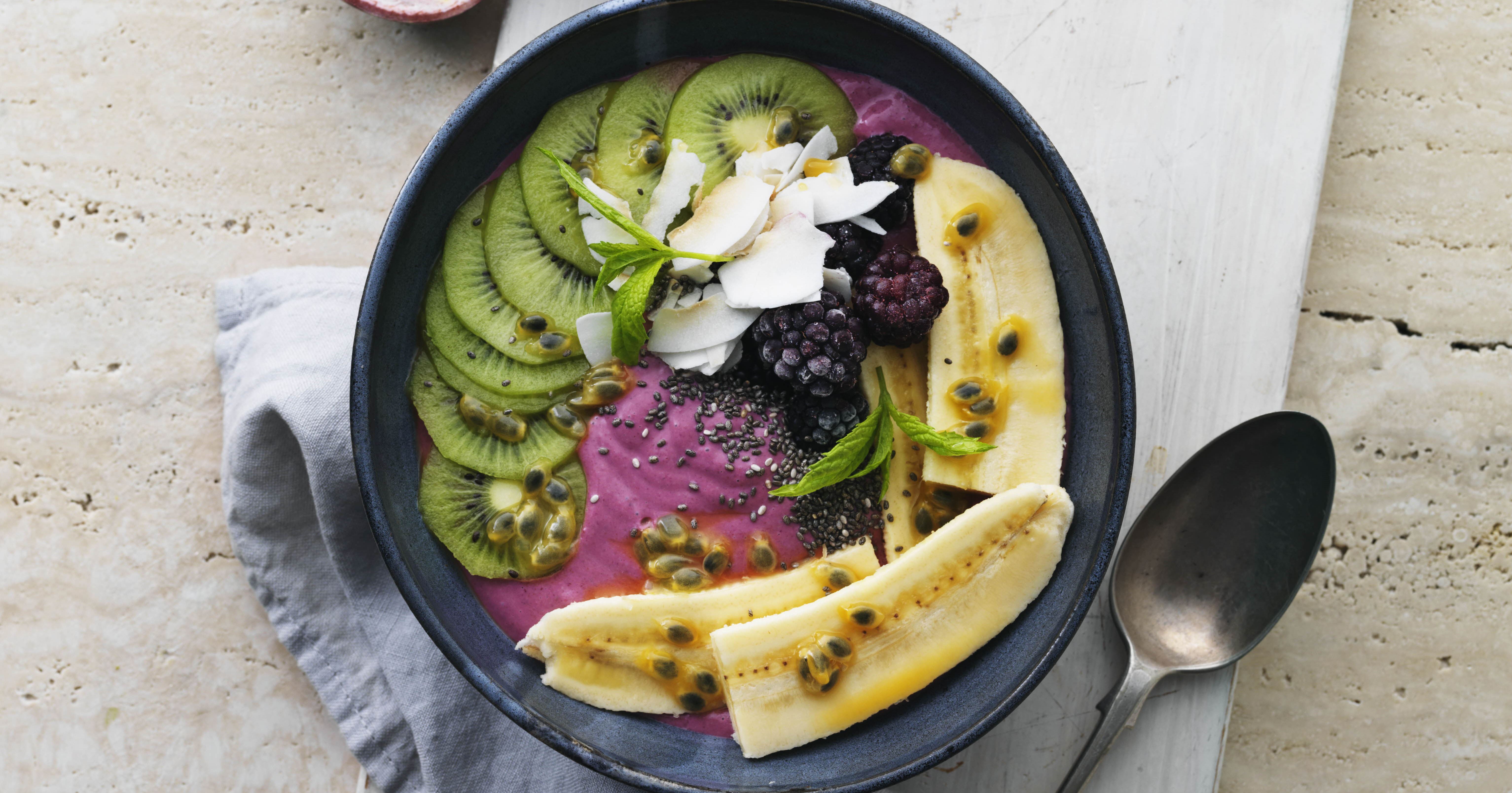 Smoothie bowl med brombær