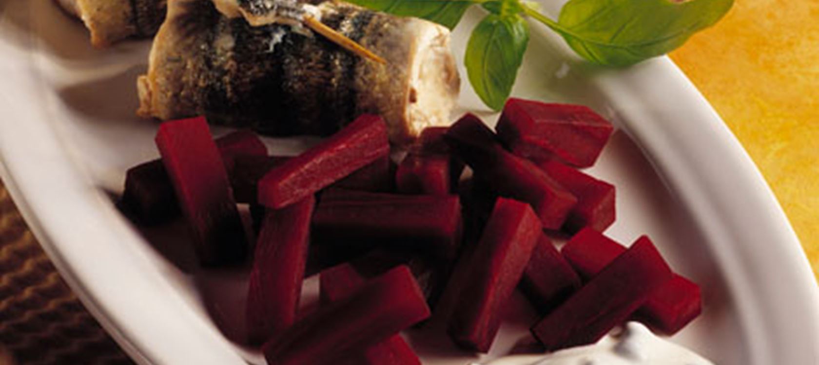Rødbedesalat og hornfisk