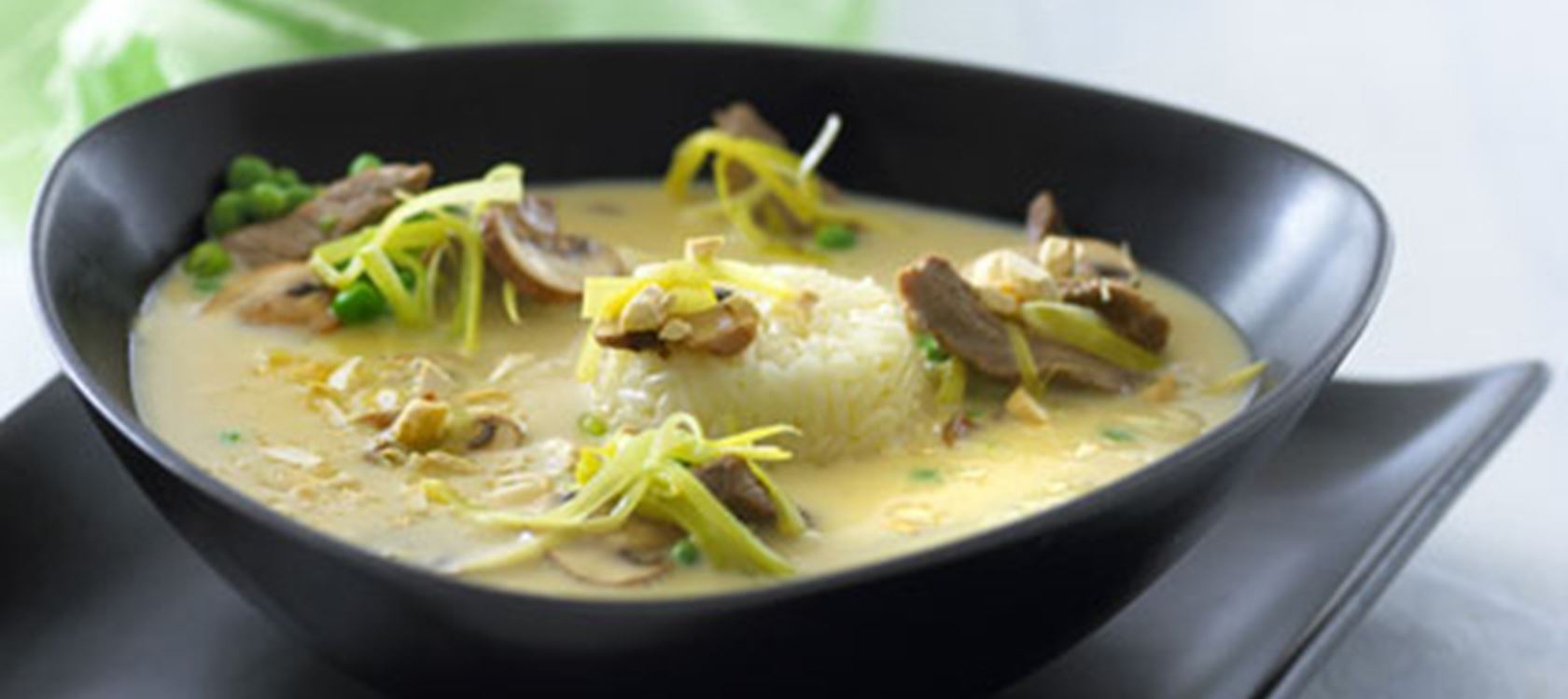 Stærk suppe med svampe og oksekød