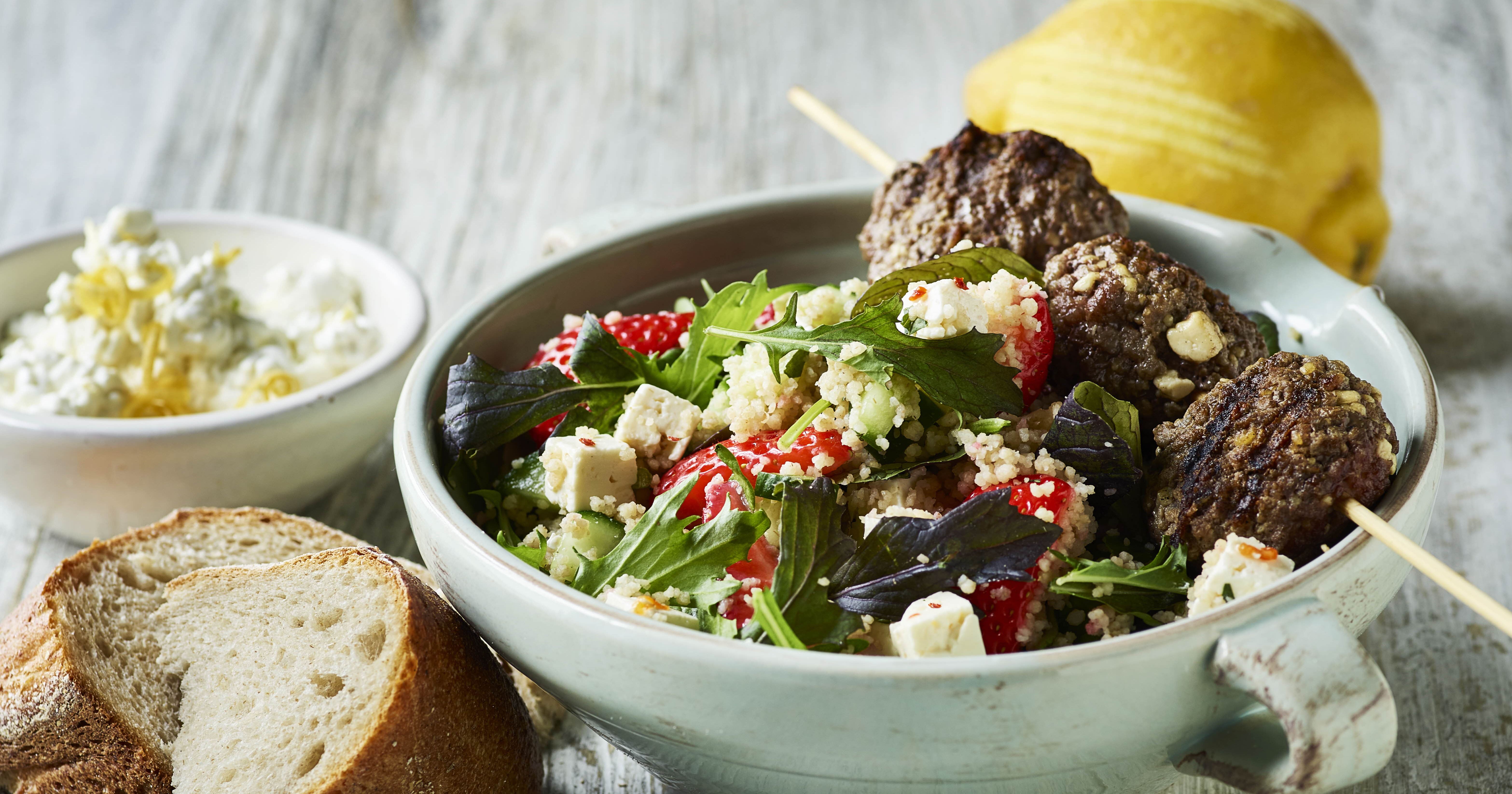 Oksespyd og jordbærtabbouleh