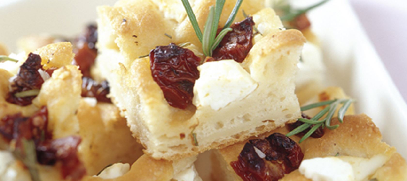 Focaccia med tomat og ost