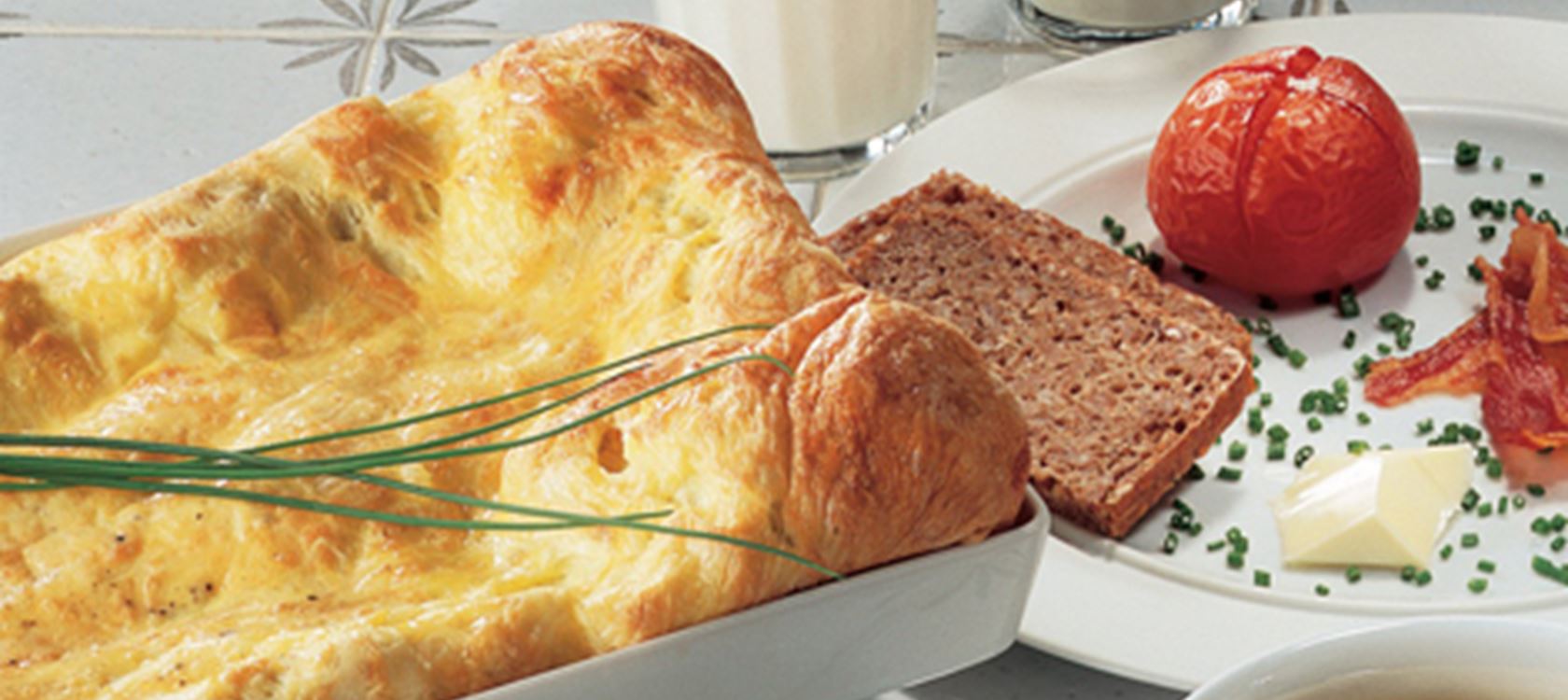 Ovnomelet med bagte tomater