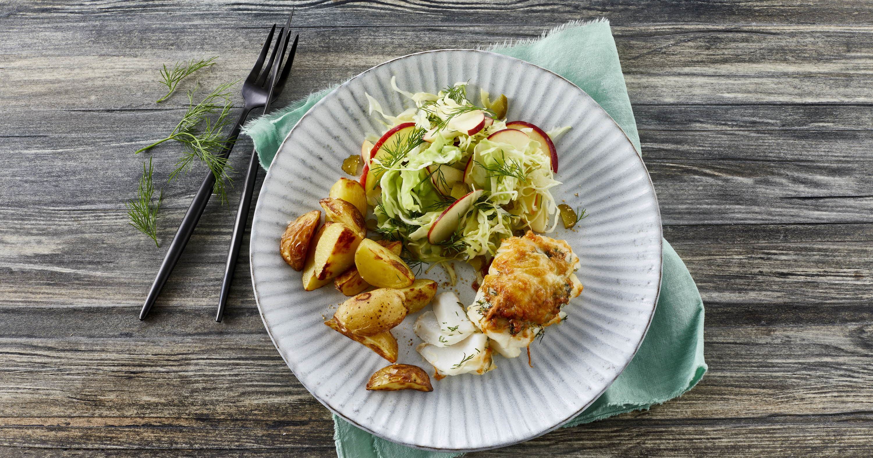 Ostegratineret fisk med ovnkartofler