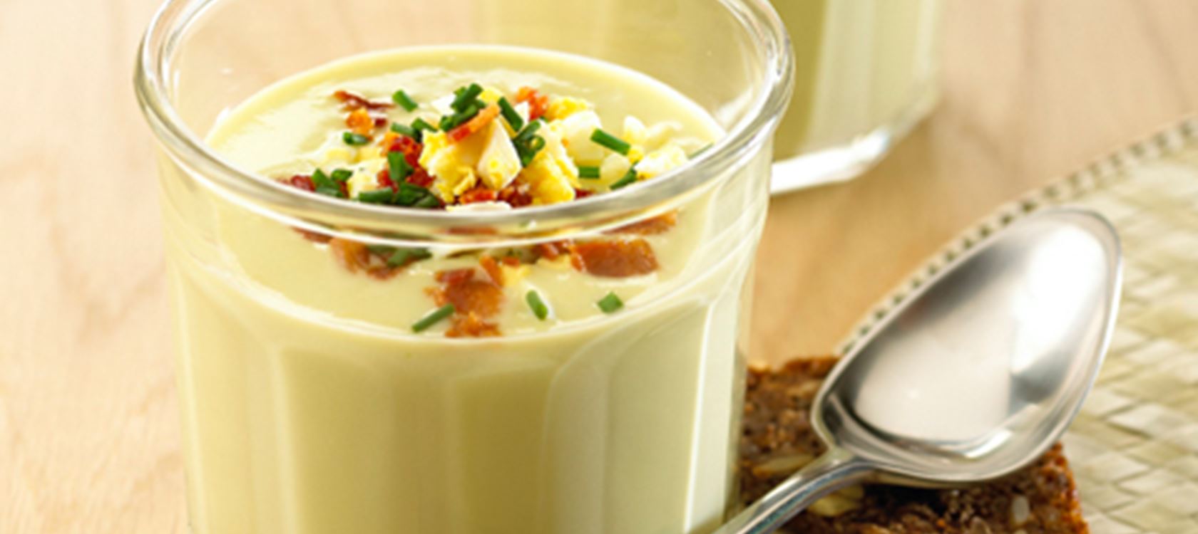 Aspargessuppe med æggedrys