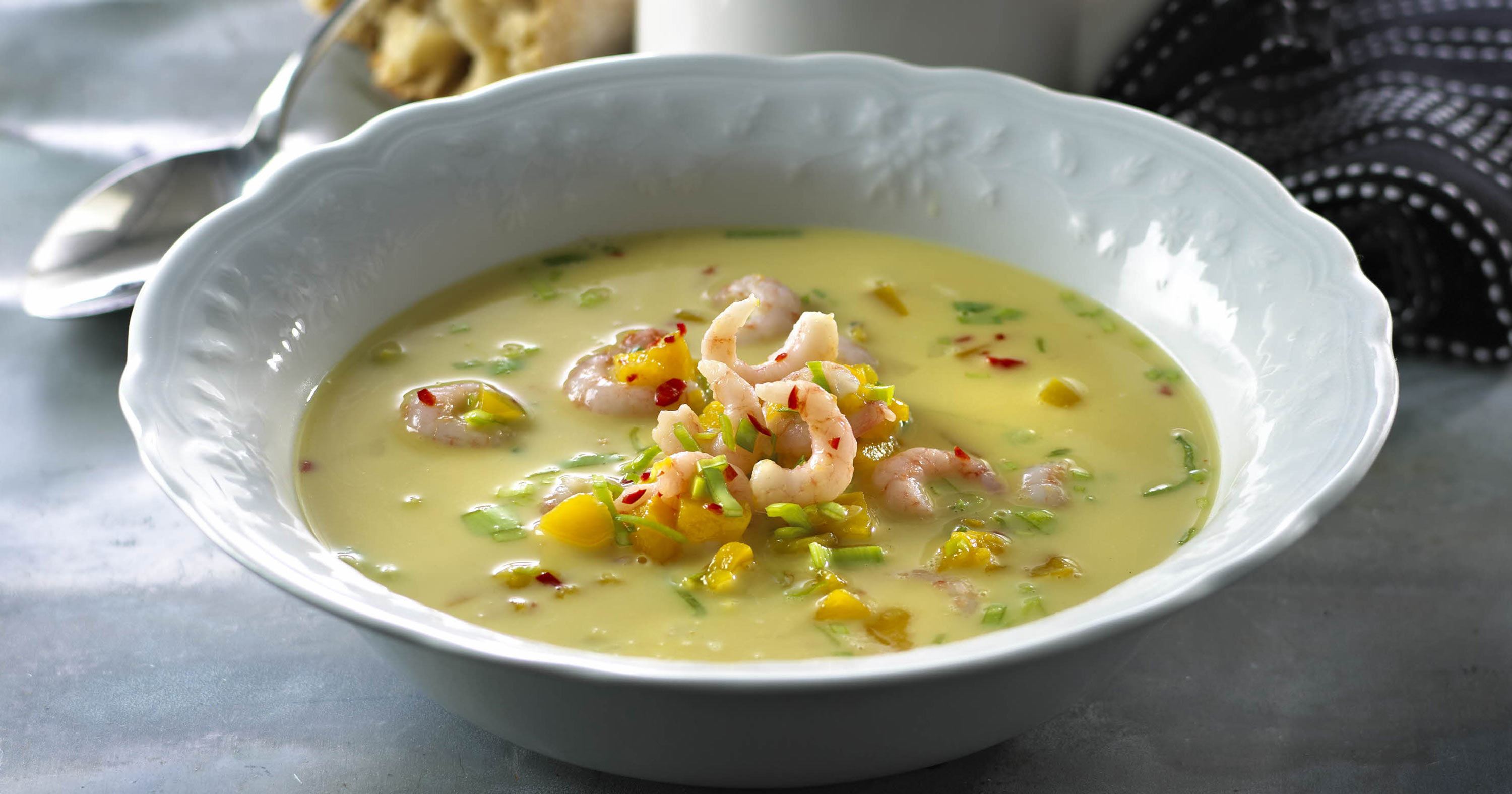 Suppe med rejer og fersken