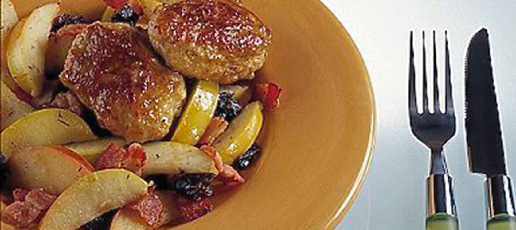Frikadeller med æbler og svesker
