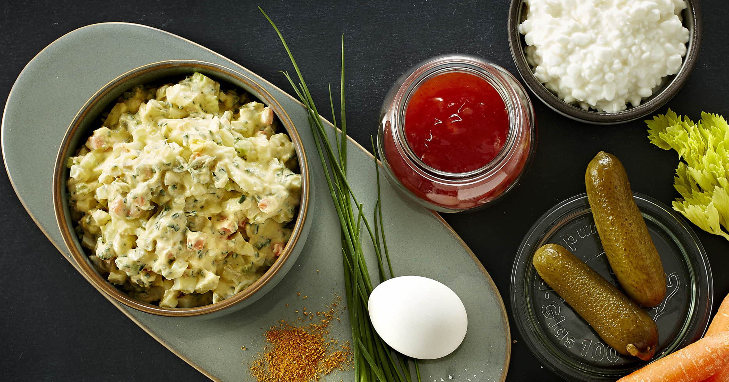 Æggesalat med karry og hytteost