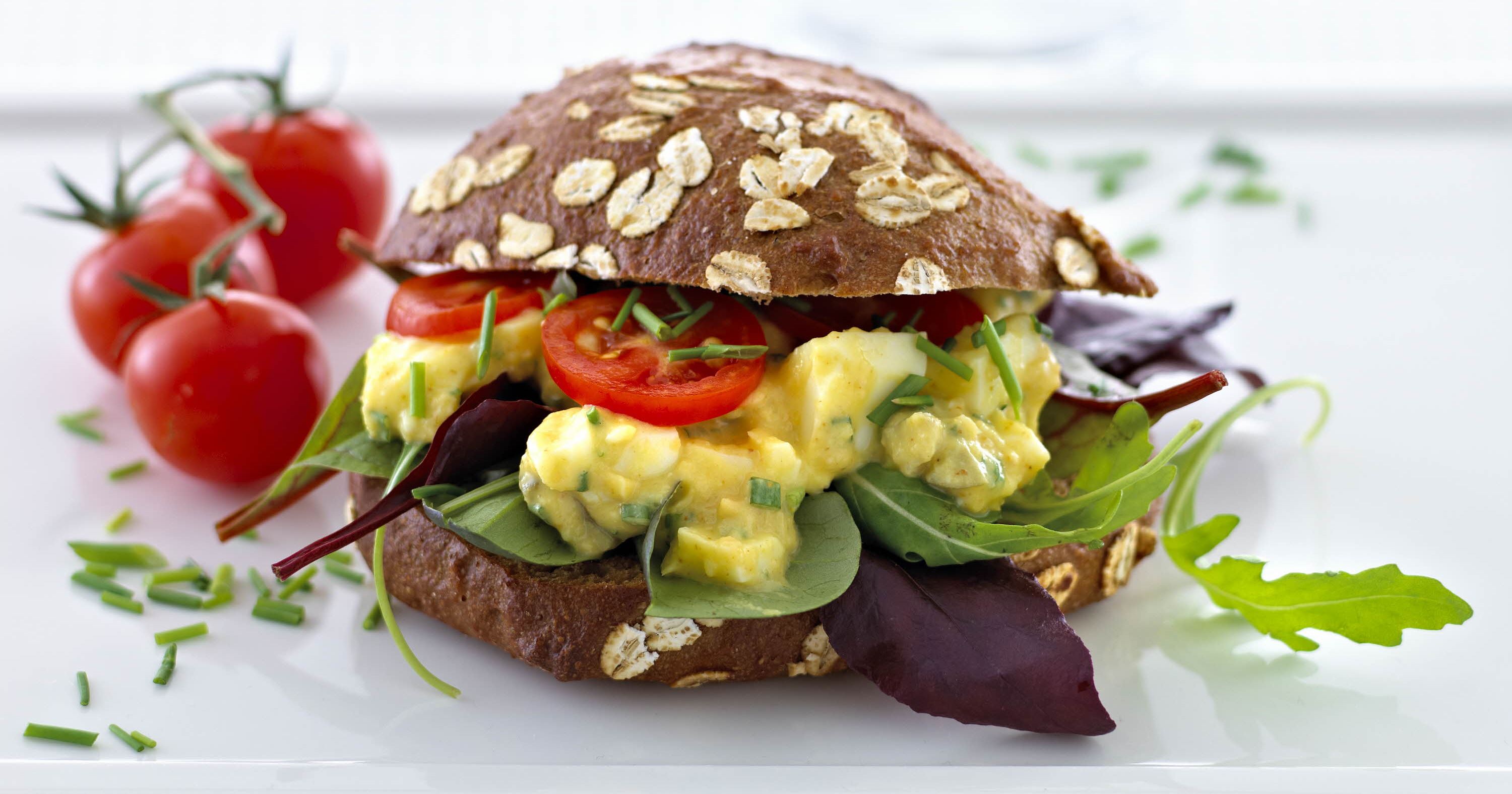 Sandwich med æg- og kikærtesalat
