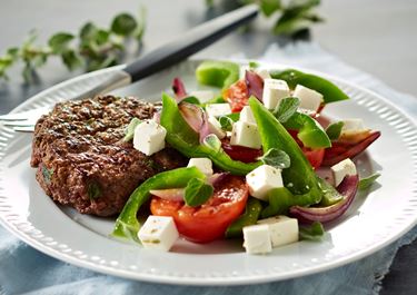 Hakkebøffer og grillet græsk salat