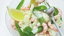 Salat med blomkål, rejer og wasabidressing
