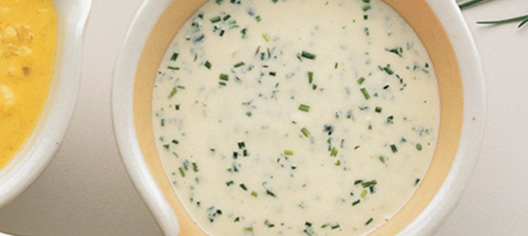 Varm krydderurtesauce