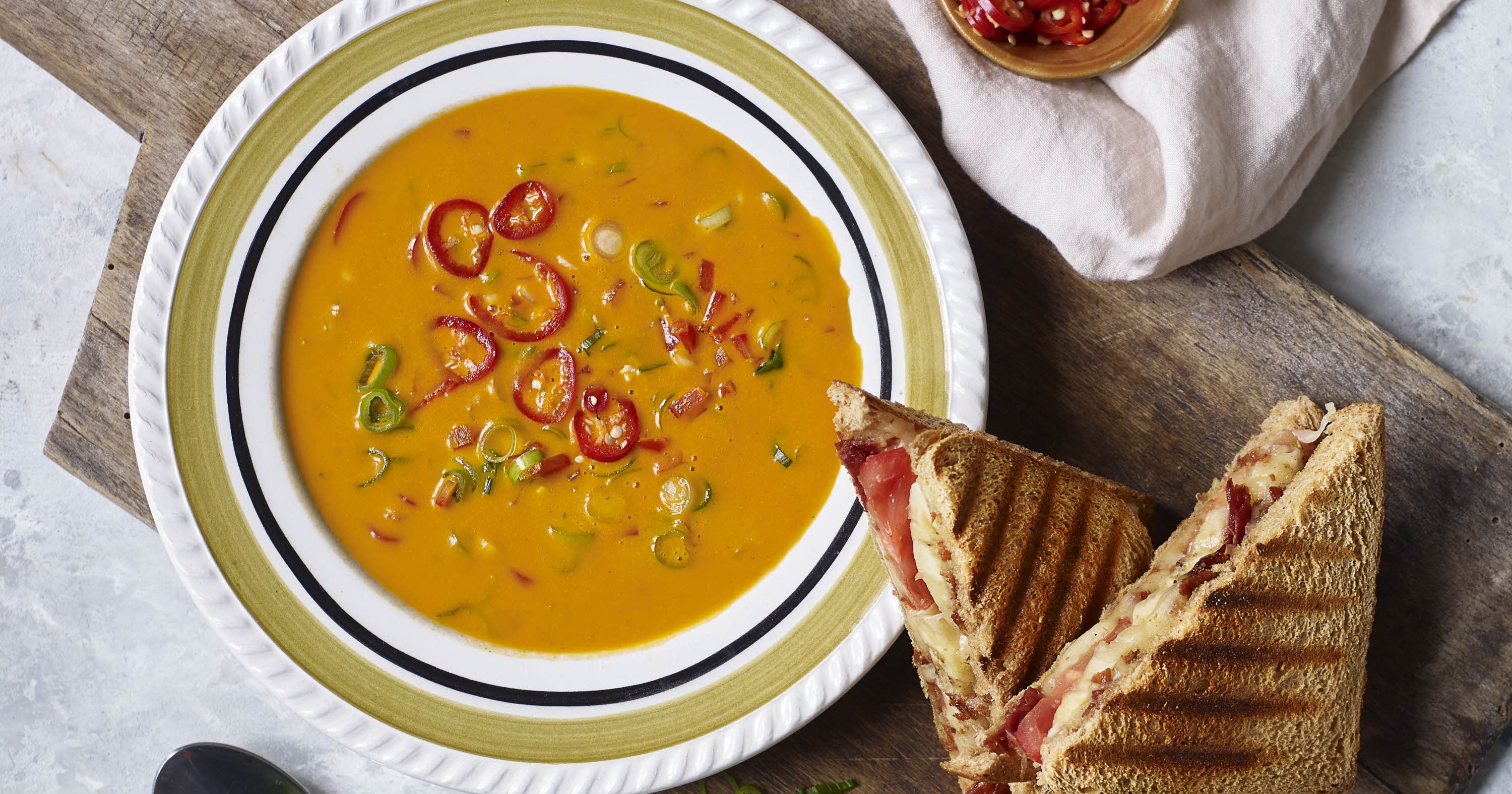 Tomatsuppe med ostetoast