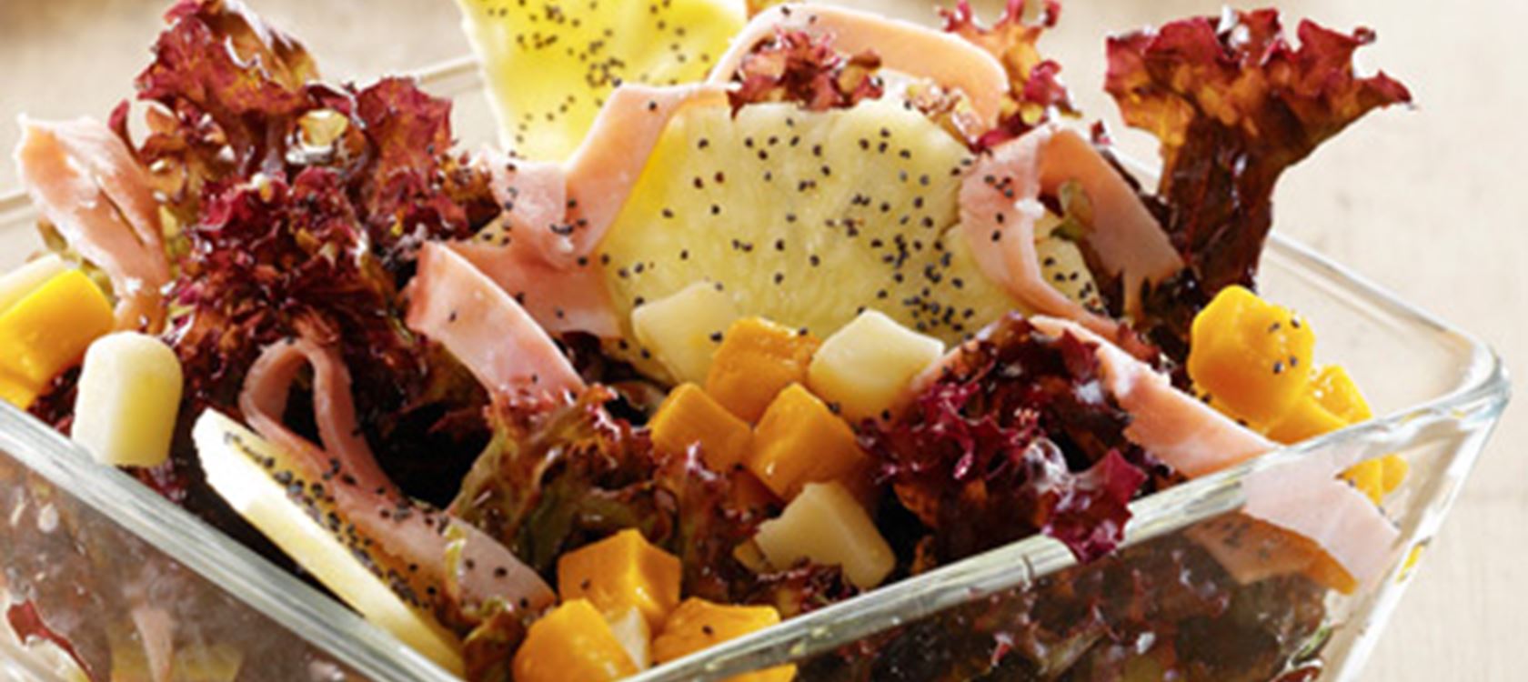 Salat med ananas og skinke