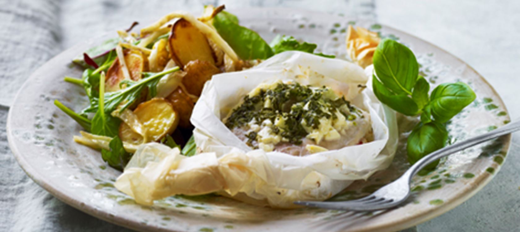 Fiskepakker med tomat, selleri og hvid ost