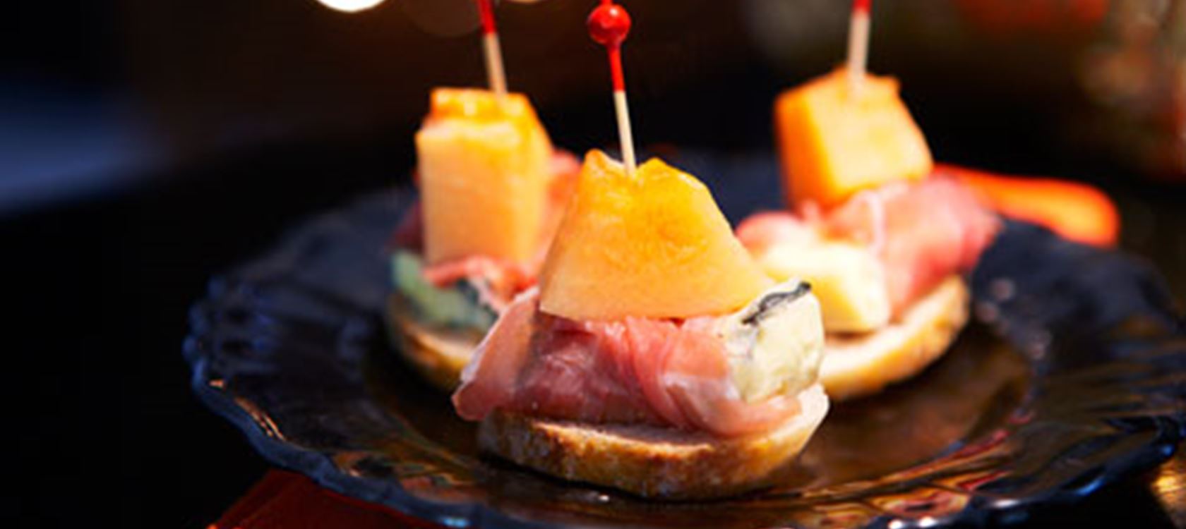 Tapas med ost og serrano - pinchos