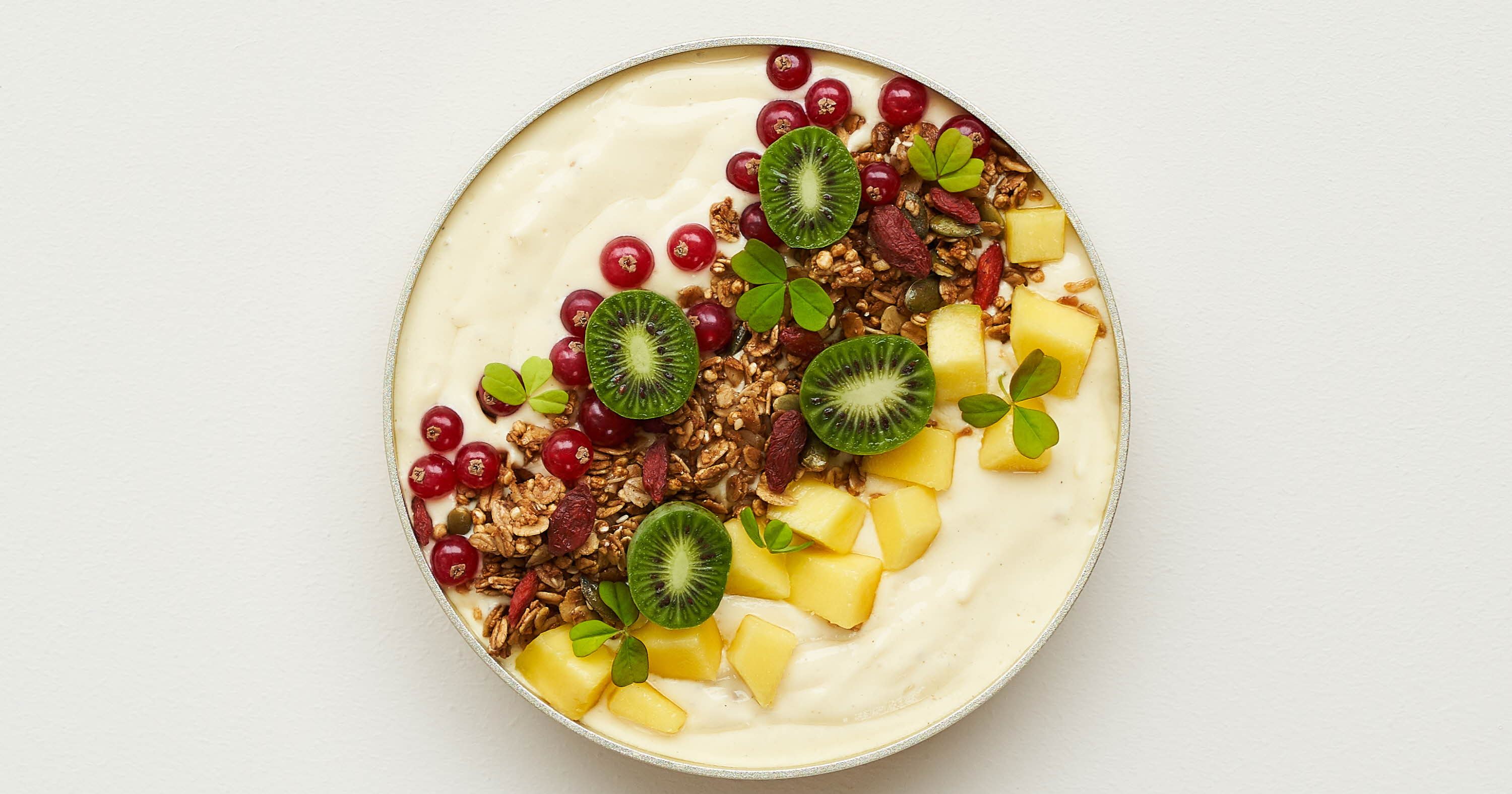 Smoothie bowl med mango og kiwibær