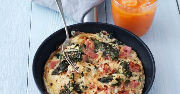Omelet med hytteost og gulerodssaft