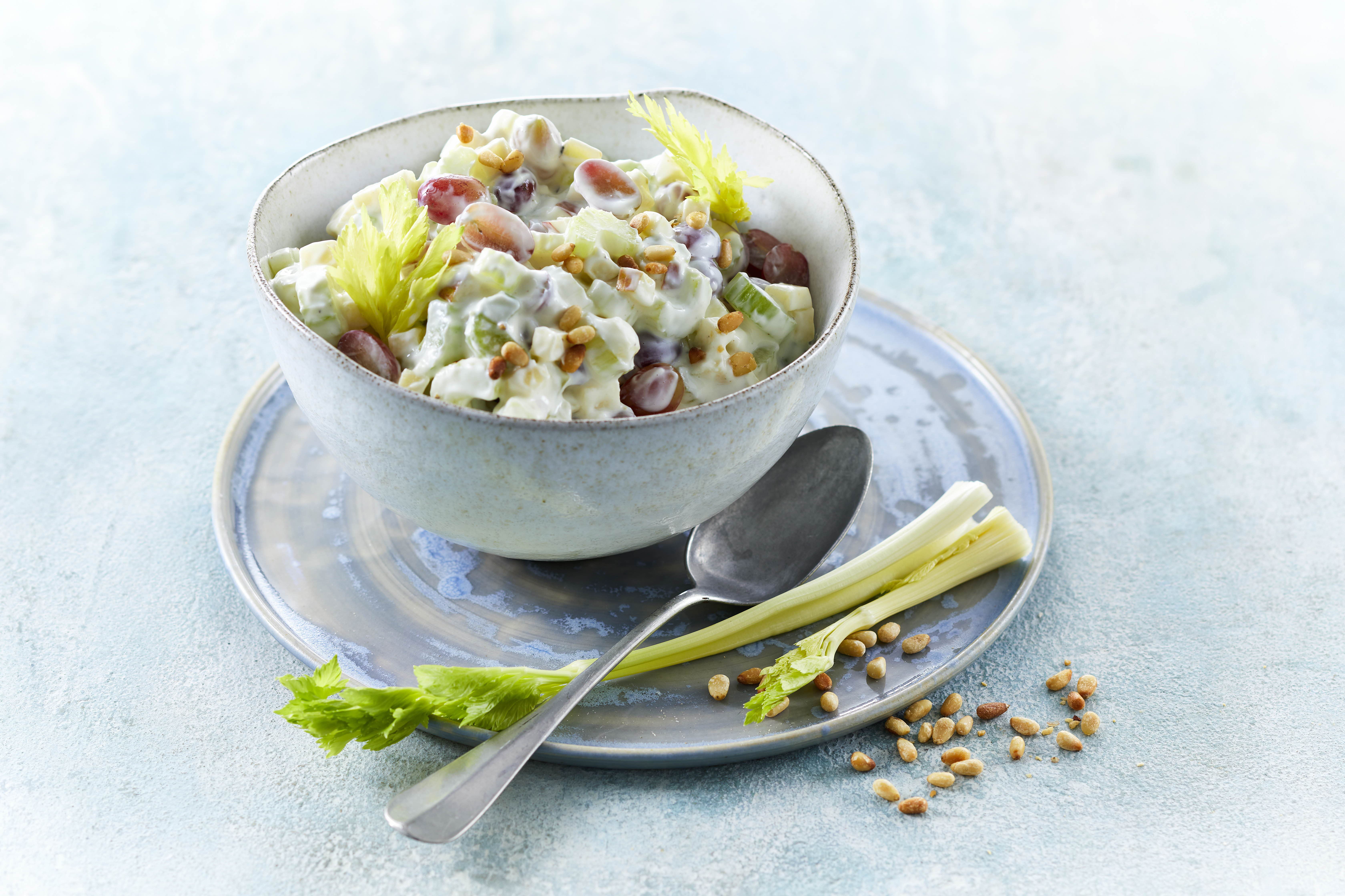 Waldorfsalat med skyr - Fedtfattig Opskrift - Arla | Arla Waldorfsalat med skyr - Fedtfattig Opskrift - Arla | Arla