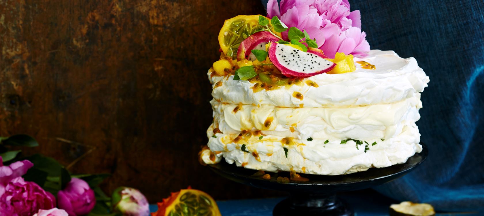 Mango-Pavlova