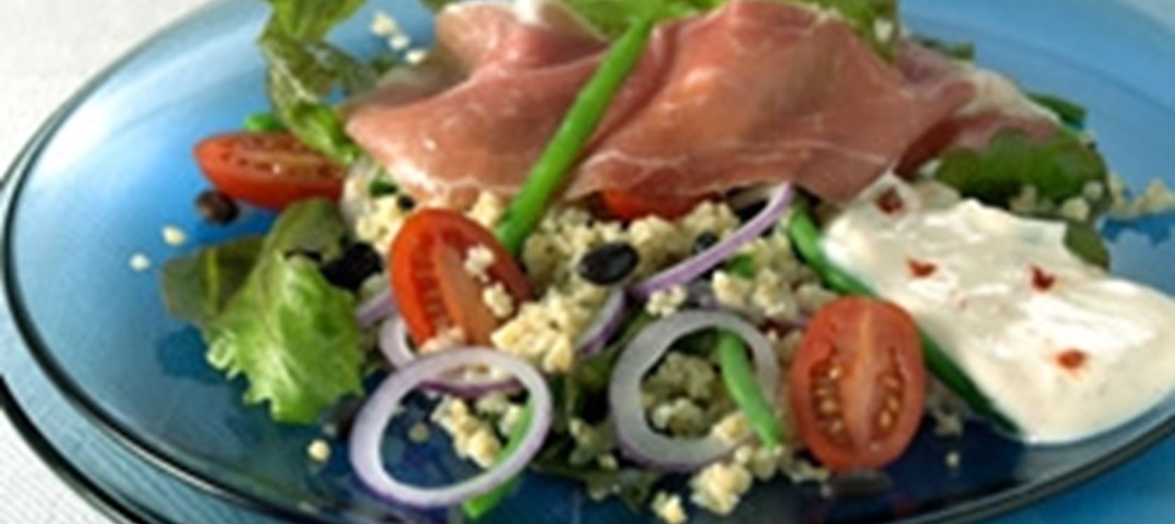 Bulgur-kinkkusalaatti