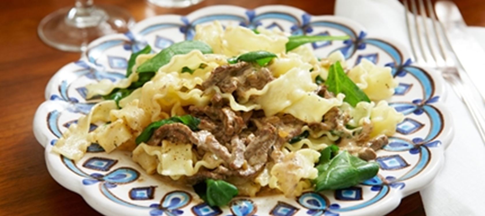 Pastaa ja naudanlihaa