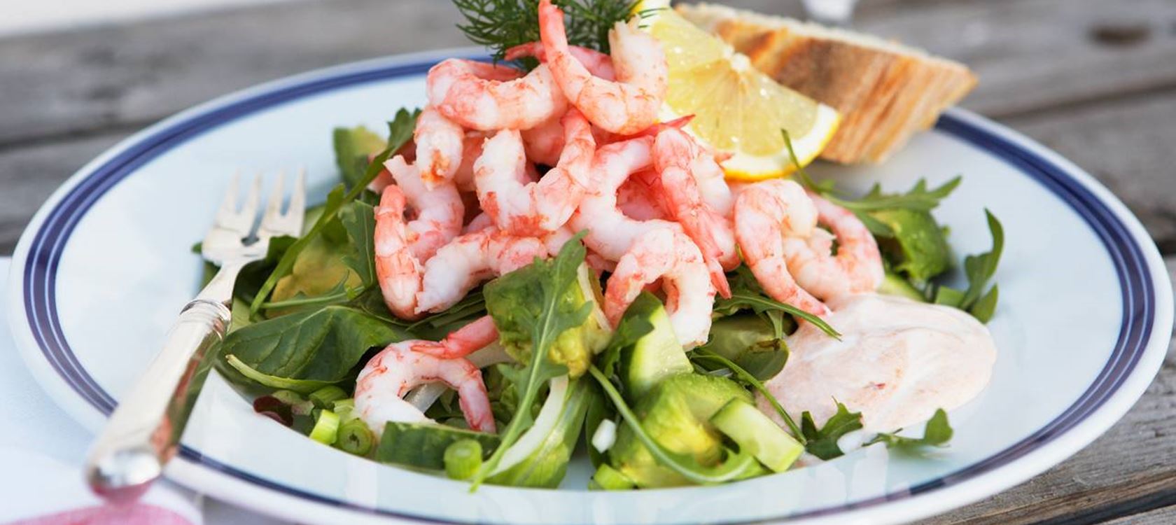 Katkarapusalaatti Rhode Island -kastikkeella