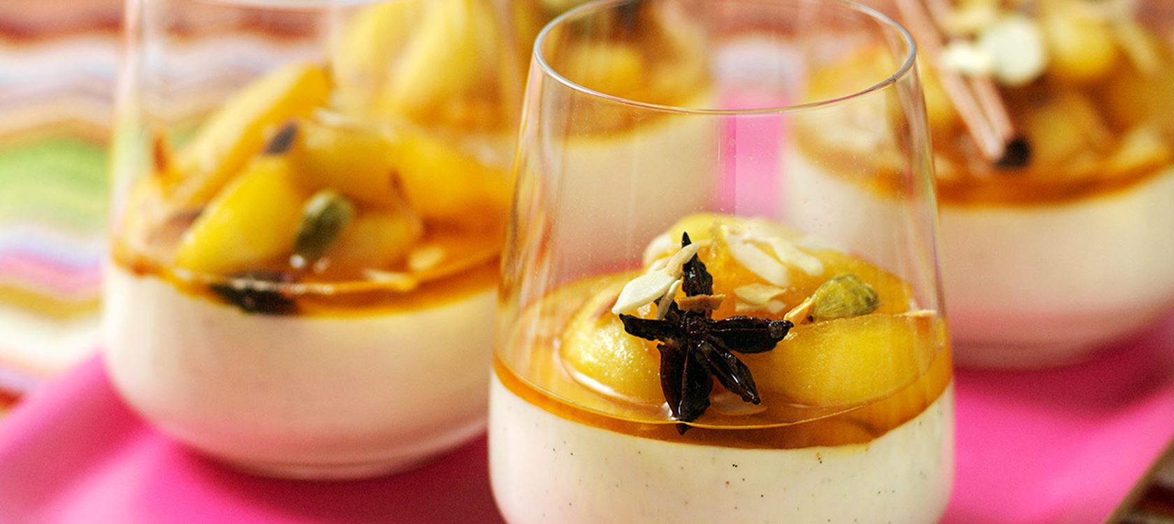 Jouluinen pannacotta omenahillokkeella