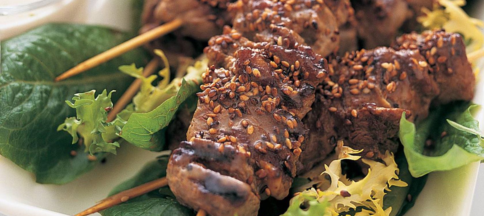 Teriyakimaustetut vartaat ja limettikastike