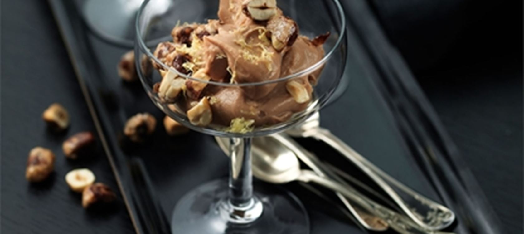 Nougat-hasselpähkinämousse