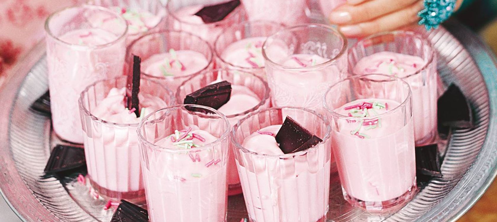 Pinkki suklaamousse