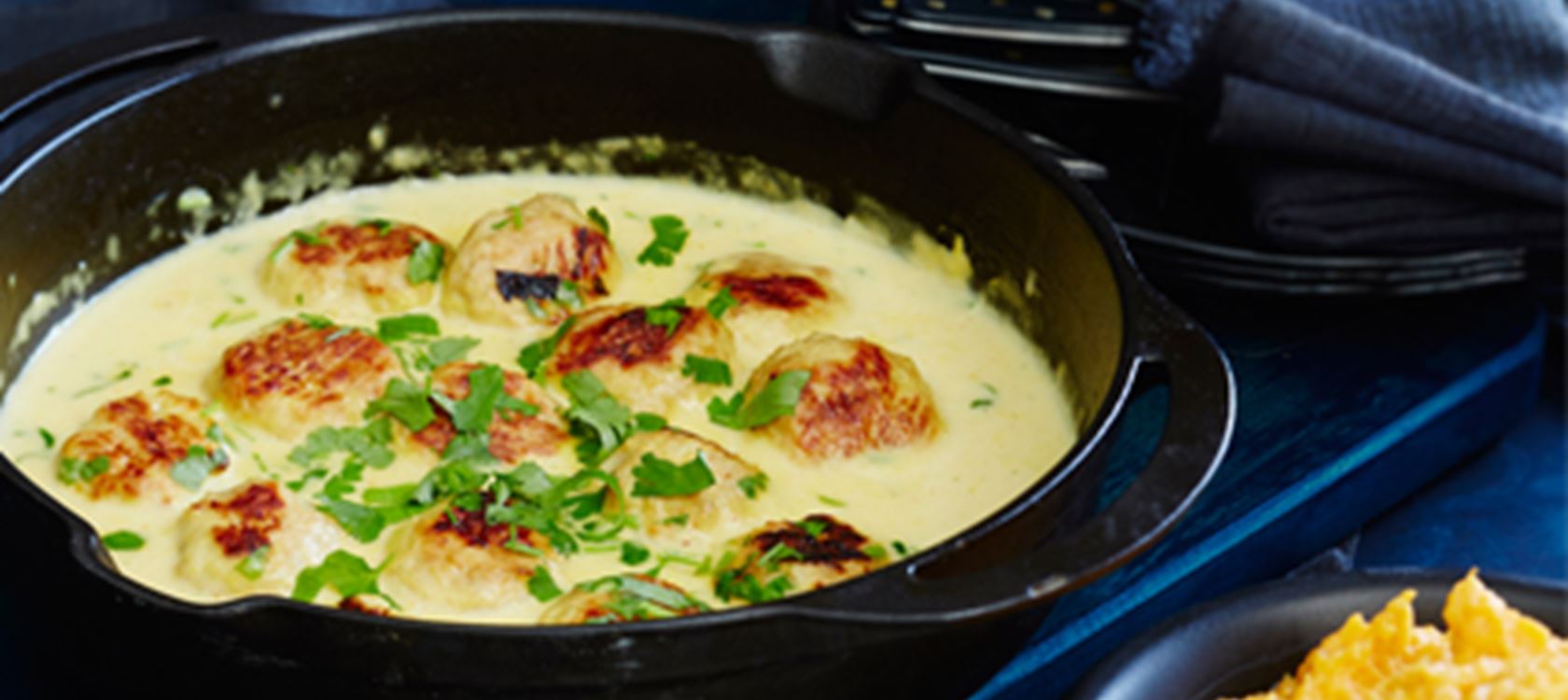 Broileripullat chili-currykastikkeessa ja bataattimuusi