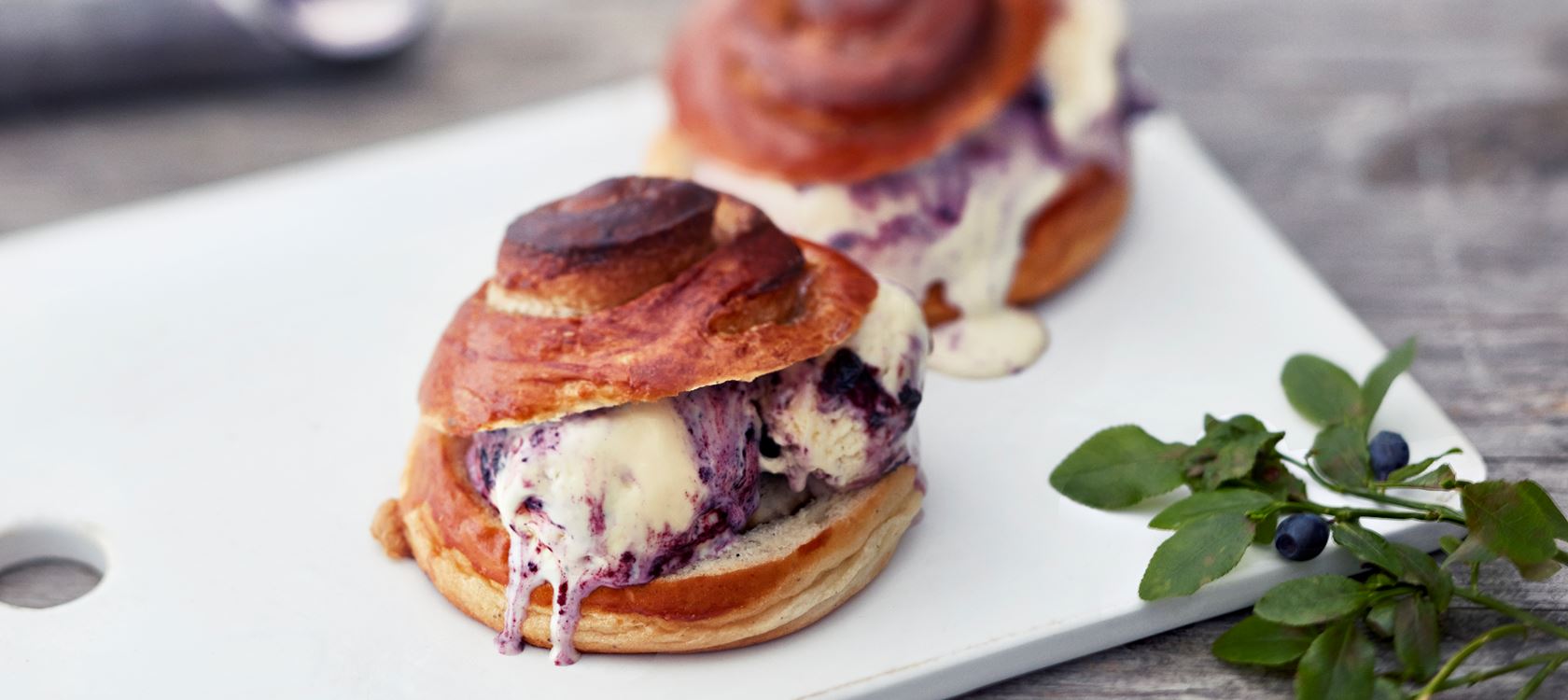 Mustikkapiirakka-jäätelösandwich