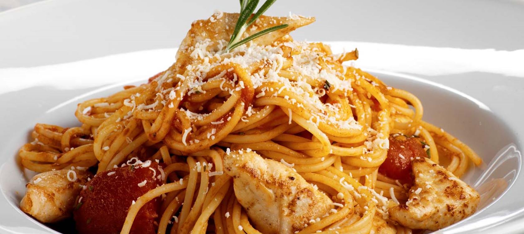 Tomaatti-kanapasta