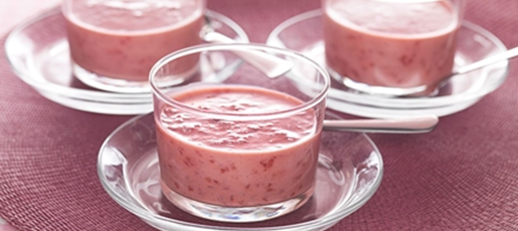 Vadelma-kanelipannacotta