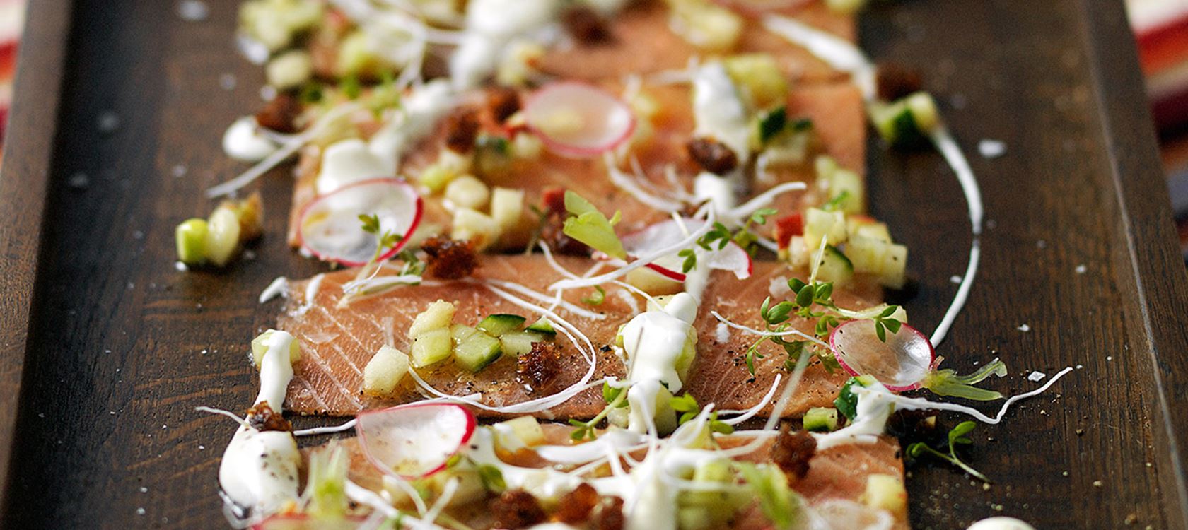 Lohicarpaccio piparjuuritahnalla