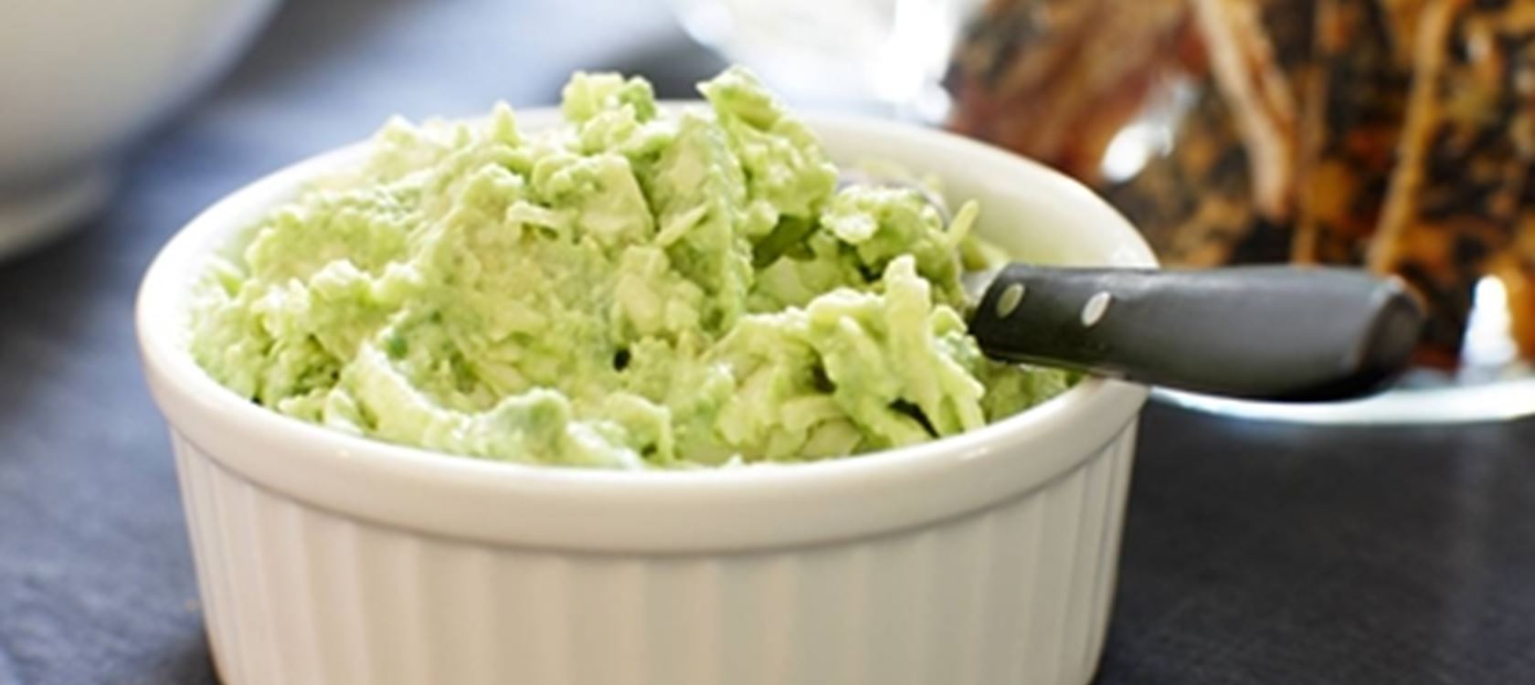 Juustoinen guacamole