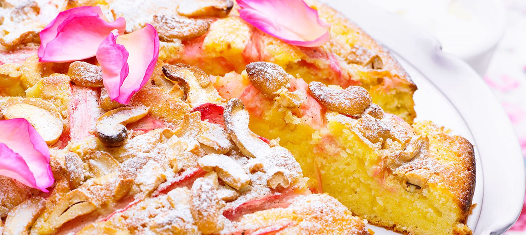 Raparperi-cashewpähkinäpiirakka