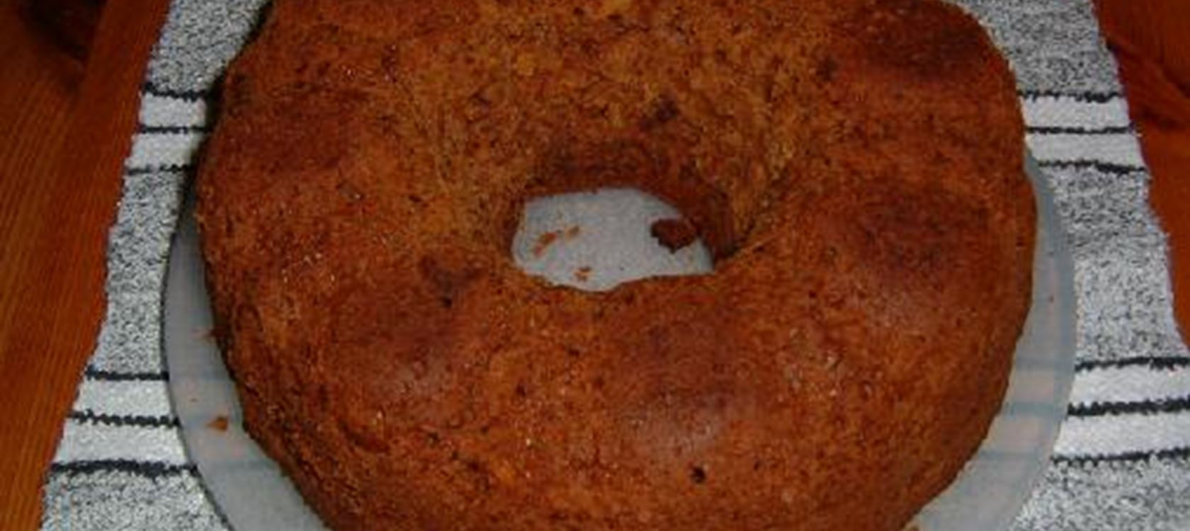 Porkkana-puolukkakakku