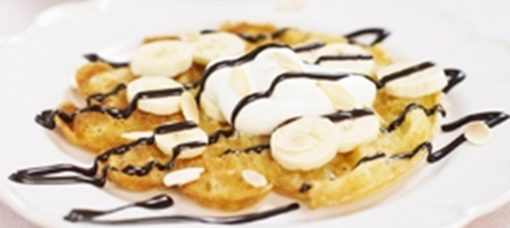 Banana split -vohvelit