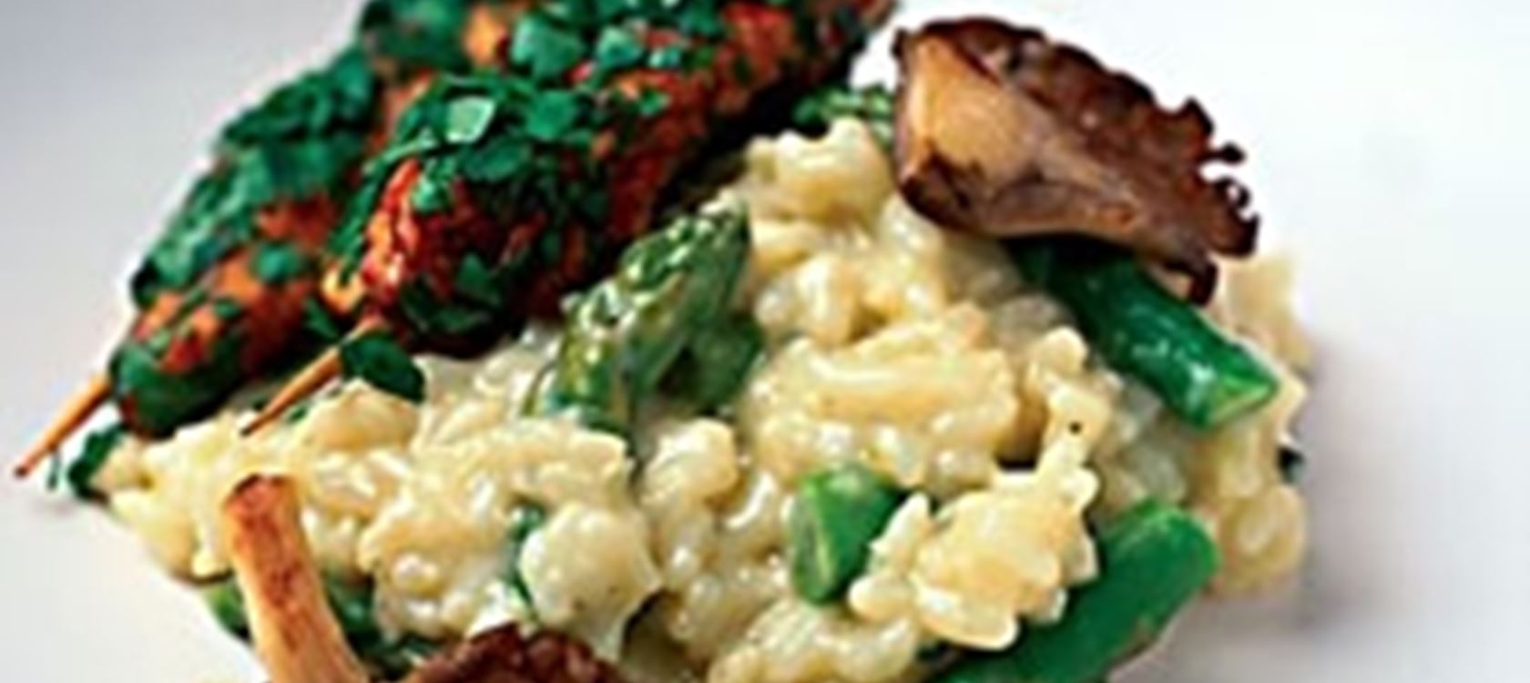 Risotto ja yrttiset kanavartaat