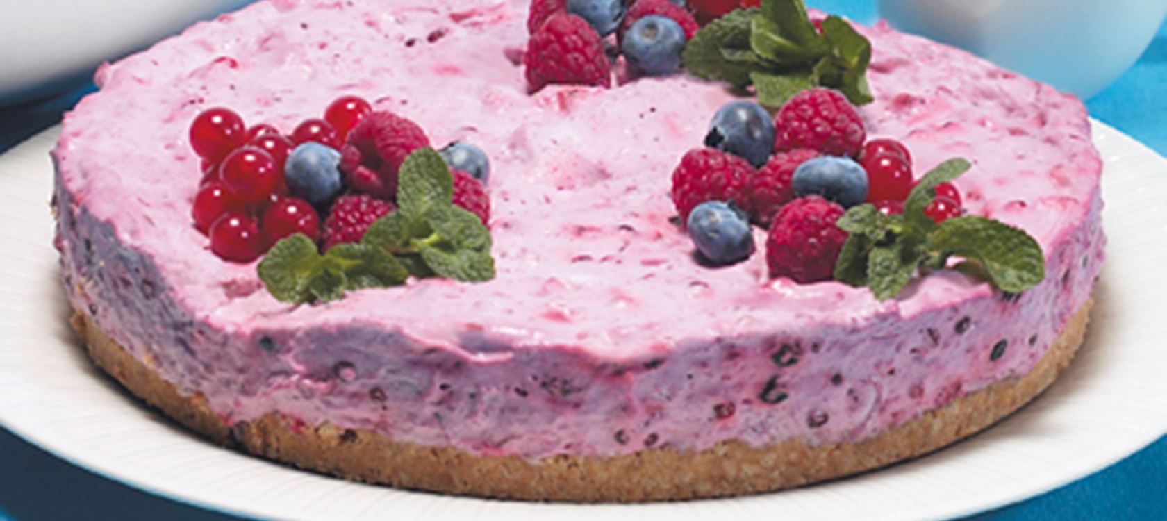 Cassis-rahkahyytelökakku