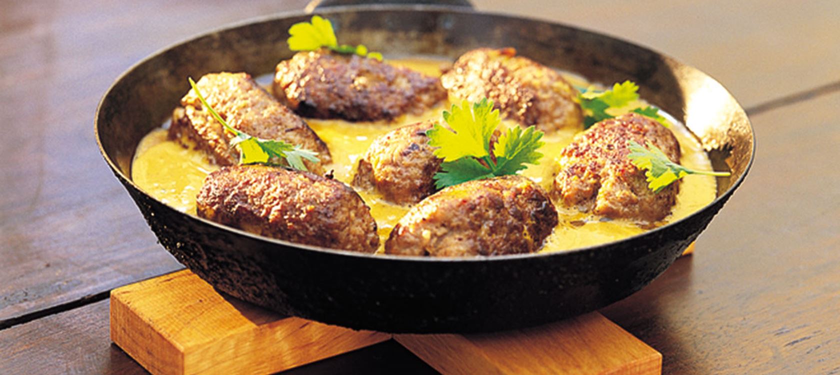 Intialaiset garam masala -lihapullat